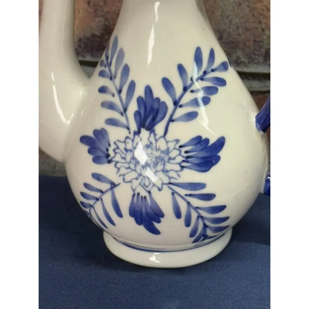Chinese Vintage 1980s Cobalt Blue White Porcelain Teapot Elegant Long Spout‎